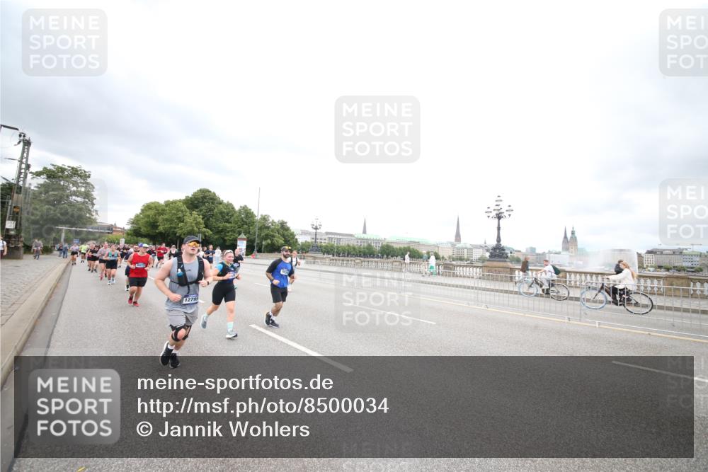 29.06.2025 - hella hamburg halbmarathon Jannik Wohlers http://msf.ph/oto/8500034 29.06.2025 10:57:06 Lombardsbrücke 1265, 1643, 2041, 3385, 3388, 3433, 3750, 4180, 4197, 5117, 5632, 5736, 5738, 6827, 6857, 7720, 7728, 8035, 8287, 8386, 8540, 8552, 8708, 8853, 8873, 9233, 9318, 9430, 9496, 9824, 10078, 10913, 10914, 11947, 12172, 12306, 12396, 12713, 12799, 12819, 13048, 13131, 13340, 13425, 13427, 13438, 13697, 14256, 14366, 14862, 14944, 14968, 15033, 15288, 15958, 16007, 16130, 18534 meine-sportfotos.de