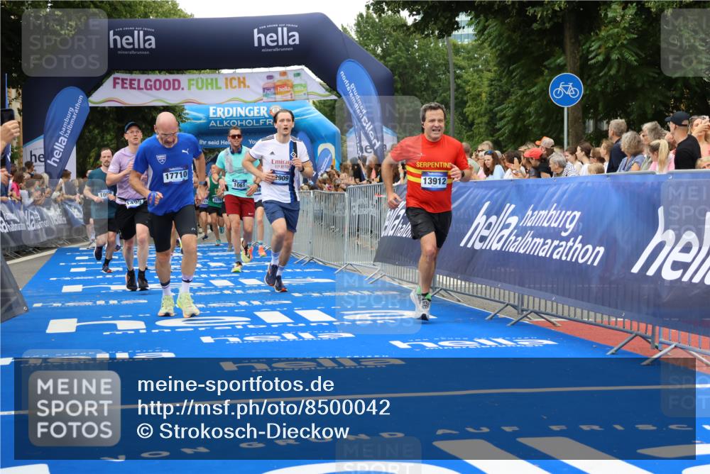 29.06.2025 - hella hamburg halbmarathon Strokosch-Dieckow http://msf.ph/oto/8500042 29.06.2025 10:53:27 Ziel 1030, 1061, 1098, 1499, 1727, 1783, 2070, 2354, 3399, 5866, 6198, 6628, 6629, 6942, 8651, 11068, 12490, 12909, 13912, 13997, 15113, 15497, 15838, 17710, 18134, 18450, 18612 meine-sportfotos.de