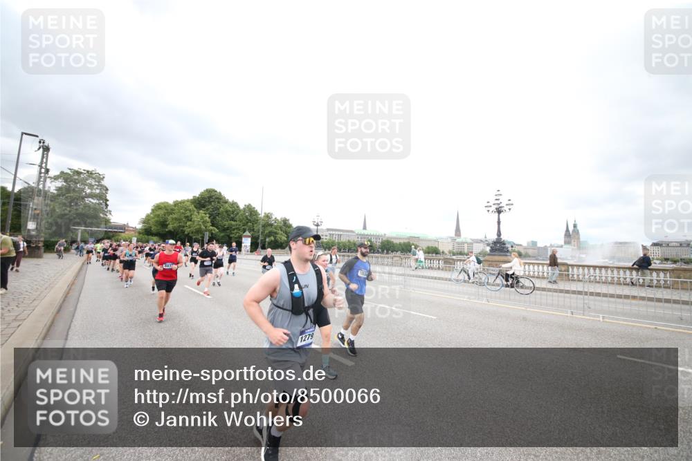 29.06.2025 - hella hamburg halbmarathon Jannik Wohlers http://msf.ph/oto/8500066 29.06.2025 10:57:07 Lombardsbrücke 1242, 1265, 1643, 2041, 3385, 3388, 3433, 3750, 3954, 4180, 4197, 4830, 5117, 5632, 5736, 5738, 6827, 6857, 7720, 7728, 8035, 8287, 8386, 8540, 8552, 8708, 8873, 9233, 9318, 9430, 9496, 9607, 9824, 10078, 10913, 10914, 11947, 12172, 12306, 12396, 12713, 12799, 12819, 13131, 13340, 13425, 13427, 13438, 13697, 14256, 14366, 14862, 14944, 14968, 15033, 15288, 15958, 16007, 16130, 18534 meine-sportfotos.de