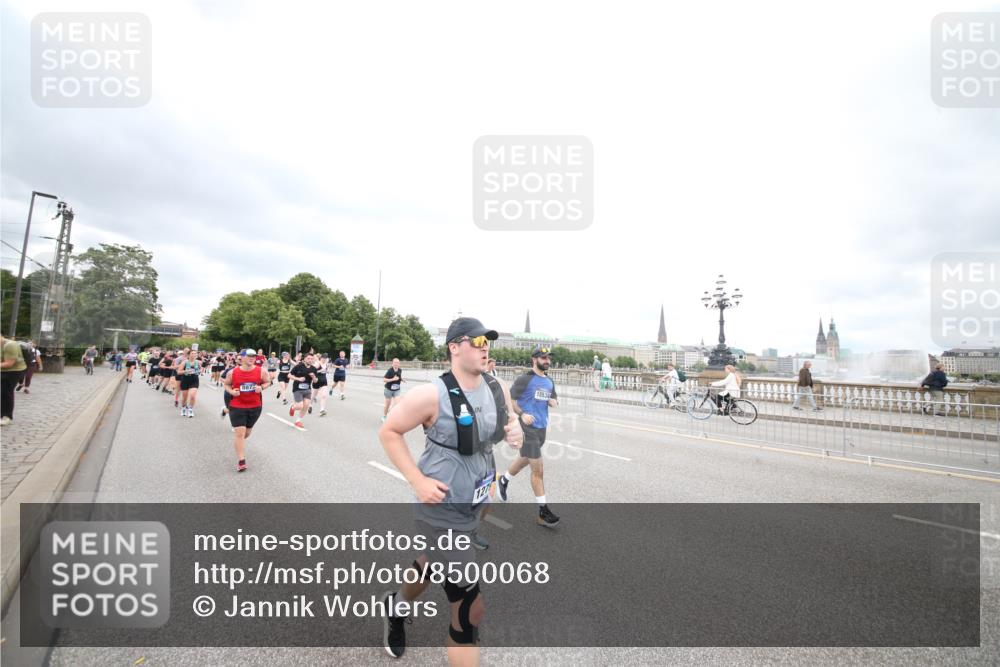 29.06.2025 - hella hamburg halbmarathon Jannik Wohlers http://msf.ph/oto/8500068 29.06.2025 10:57:07 Lombardsbrücke 1242, 1265, 1643, 2041, 3385, 3388, 3433, 3750, 3954, 4180, 4197, 4830, 5117, 5632, 5736, 5738, 6827, 6857, 7720, 7728, 8035, 8287, 8386, 8540, 8552, 8708, 8873, 9233, 9318, 9430, 9496, 9607, 9824, 10078, 10913, 10914, 11947, 12172, 12306, 12396, 12713, 12799, 12819, 13131, 13340, 13425, 13427, 13438, 13697, 14256, 14366, 14862, 14944, 14968, 15033, 15288, 15958, 16007, 16130, 18534 meine-sportfotos.de