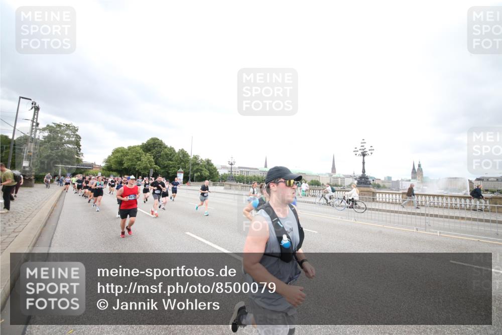 29.06.2025 - hella hamburg halbmarathon Jannik Wohlers http://msf.ph/oto/8500079 29.06.2025 10:57:07 Lombardsbrücke 1242, 1265, 1643, 2041, 3385, 3388, 3433, 3750, 3954, 4180, 4197, 4830, 5117, 5632, 5736, 5738, 6827, 6857, 7720, 7728, 8035, 8287, 8386, 8540, 8552, 8708, 8873, 9233, 9318, 9430, 9496, 9607, 9824, 10078, 10913, 10914, 11947, 12172, 12306, 12396, 12713, 12799, 12819, 13131, 13340, 13425, 13427, 13438, 13697, 14256, 14366, 14862, 14944, 14968, 15033, 15288, 15958, 16007, 16130, 18534 meine-sportfotos.de