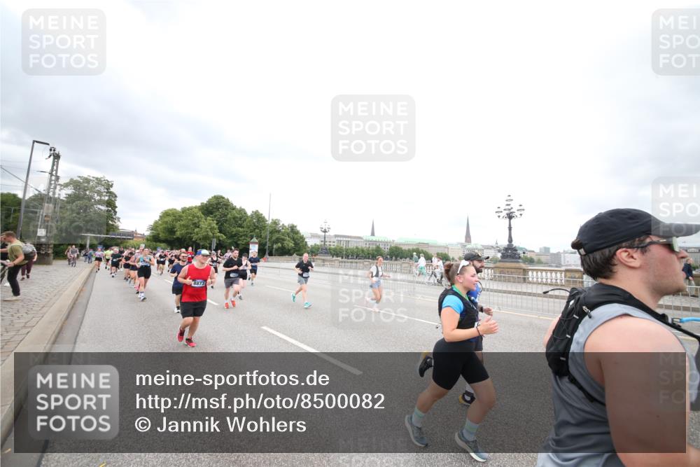 29.06.2025 - hella hamburg halbmarathon Jannik Wohlers http://msf.ph/oto/8500082 29.06.2025 10:57:07 Lombardsbrücke 1242, 1265, 1643, 2041, 3385, 3388, 3433, 3750, 3954, 4180, 4197, 4830, 5117, 5632, 5736, 5738, 6827, 6857, 7720, 7728, 8035, 8287, 8386, 8540, 8552, 8708, 8873, 9233, 9318, 9430, 9496, 9607, 9824, 10078, 10913, 10914, 11947, 12172, 12306, 12396, 12713, 12799, 12819, 13131, 13340, 13425, 13427, 13438, 13697, 14256, 14366, 14862, 14944, 14968, 15033, 15288, 15958, 16007, 16130, 18534 meine-sportfotos.de