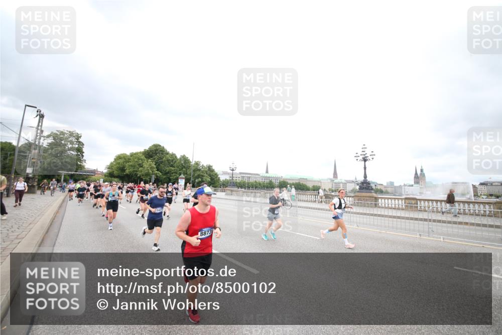 29.06.2025 - hella hamburg halbmarathon Jannik Wohlers http://msf.ph/oto/8500102 29.06.2025 10:57:08 Lombardsbrücke 1123, 1242, 1248, 1265, 1643, 3191, 3385, 3388, 3433, 3750, 3954, 4180, 4197, 4521, 4830, 5117, 5632, 5736, 5738, 6827, 6857, 7172, 7720, 7728, 8035, 8287, 8386, 8540, 8708, 8873, 9233, 9318, 9496, 9607, 9824, 10078, 10913, 10914, 11947, 12172, 12306, 12396, 12713, 12799, 12819, 13131, 13340, 13425, 13427, 13697, 14256, 14366, 14944, 14968, 15033, 15288, 15958, 16007, 16130, 18534 meine-sportfotos.de