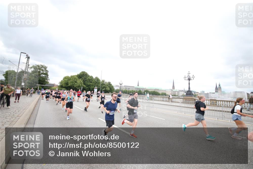 29.06.2025 - hella hamburg halbmarathon Jannik Wohlers http://msf.ph/oto/8500122 29.06.2025 10:57:09 Lombardsbrücke 1123, 1242, 1248, 1265, 1643, 3191, 3385, 3388, 3433, 3750, 3954, 4180, 4197, 4521, 4830, 5117, 5632, 5736, 5738, 6827, 6857, 6916, 7172, 7720, 7728, 8035, 8287, 8386, 8540, 8708, 8873, 9233, 9318, 9496, 9607, 9824, 10078, 11947, 12172, 12306, 12396, 12713, 12799, 12819, 13131, 13340, 13425, 13427, 13697, 14256, 14944, 14968, 15033, 15288, 15958, 16007, 16130, 18534 meine-sportfotos.de