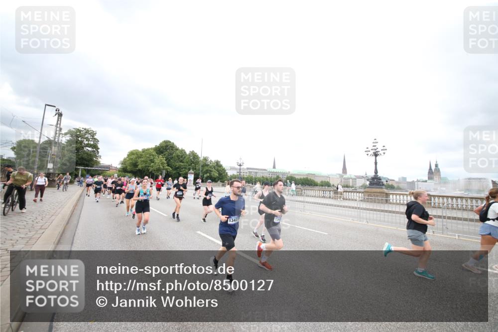 29.06.2025 - hella hamburg halbmarathon Jannik Wohlers http://msf.ph/oto/8500127 29.06.2025 10:57:09 Lombardsbrücke 1123, 1242, 1248, 1265, 1643, 3191, 3385, 3388, 3433, 3750, 3954, 4180, 4197, 4521, 4830, 5117, 5632, 5736, 5738, 6827, 6857, 6916, 7172, 7720, 7728, 8035, 8287, 8386, 8540, 8708, 8873, 9233, 9318, 9496, 9607, 9824, 10078, 11947, 12172, 12306, 12396, 12713, 12799, 12819, 13131, 13340, 13425, 13427, 13697, 14256, 14944, 14968, 15033, 15288, 15958, 16007, 16130, 18534 meine-sportfotos.de