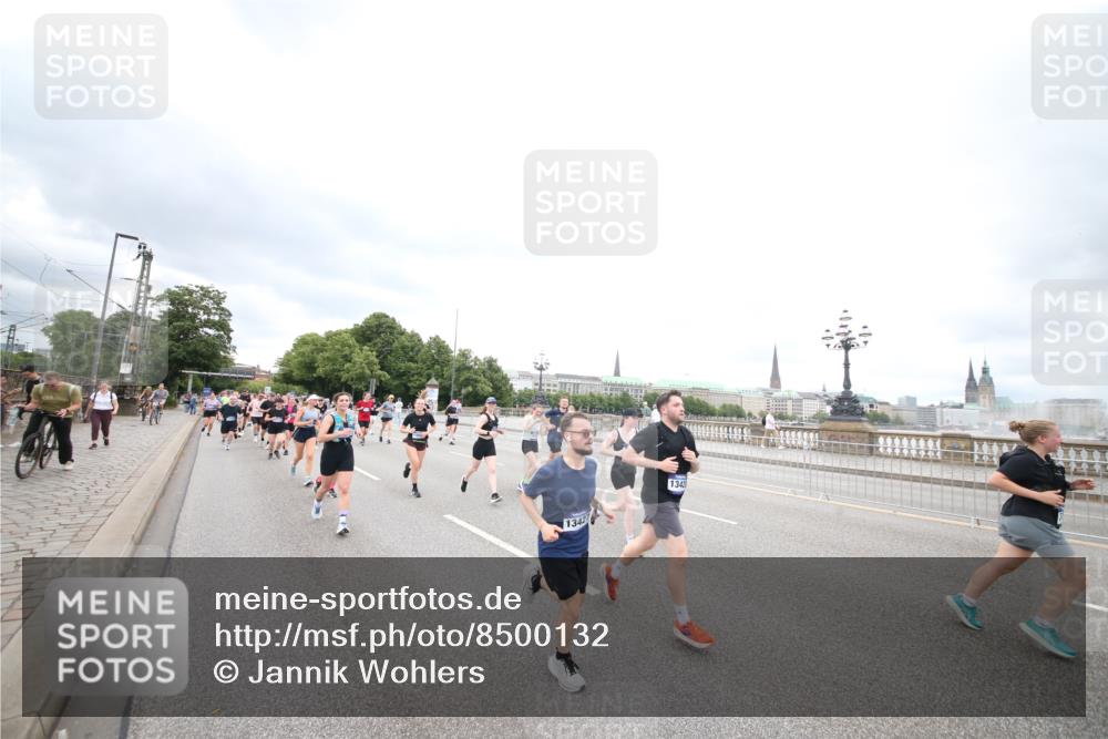 29.06.2025 - hella hamburg halbmarathon Jannik Wohlers http://msf.ph/oto/8500132 29.06.2025 10:57:09 Lombardsbrücke 1123, 1242, 1248, 1265, 1643, 3191, 3385, 3388, 3433, 3750, 3954, 4180, 4197, 4521, 4830, 5117, 5632, 5736, 5738, 6827, 6857, 6916, 7172, 7720, 7728, 8035, 8287, 8386, 8540, 8708, 8873, 9233, 9318, 9496, 9607, 9824, 10078, 11947, 12172, 12306, 12396, 12713, 12799, 12819, 13131, 13340, 13425, 13427, 13697, 14256, 14944, 14968, 15033, 15288, 15958, 16007, 16130, 18534 meine-sportfotos.de