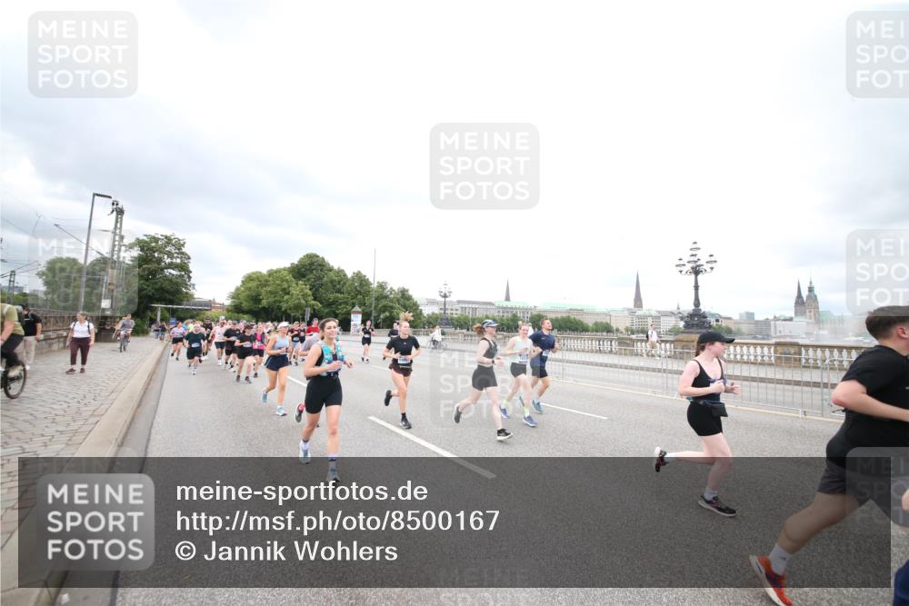 29.06.2025 - hella hamburg halbmarathon Jannik Wohlers http://msf.ph/oto/8500167 29.06.2025 10:57:10 Lombardsbrücke 1123, 1242, 1248, 1265, 1643, 3191, 3385, 3388, 3433, 3750, 3954, 4180, 4197, 4521, 4830, 5117, 5632, 5736, 5738, 6827, 6857, 6916, 7172, 7720, 7728, 8035, 8287, 8386, 8540, 8708, 8873, 9059, 9233, 9318, 9496, 9607, 10078, 11947, 12172, 12306, 12396, 12713, 12799, 12819, 13131, 13340, 13425, 13427, 13697, 14256, 14944, 14968, 15033, 15288, 15958, 16007, 16130, 18534 meine-sportfotos.de