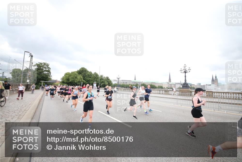 29.06.2025 - hella hamburg halbmarathon Jannik Wohlers http://msf.ph/oto/8500176 29.06.2025 10:57:10 Lombardsbrücke 1123, 1242, 1248, 1265, 1643, 3191, 3385, 3388, 3433, 3750, 3954, 4180, 4197, 4521, 4830, 5117, 5632, 5736, 5738, 6827, 6857, 6916, 7172, 7720, 7728, 8035, 8287, 8386, 8540, 8708, 8873, 9059, 9233, 9318, 9496, 9607, 10078, 11947, 12172, 12306, 12396, 12713, 12799, 12819, 13131, 13340, 13425, 13427, 13697, 14256, 14944, 14968, 15033, 15288, 15958, 16007, 16130, 18534 meine-sportfotos.de