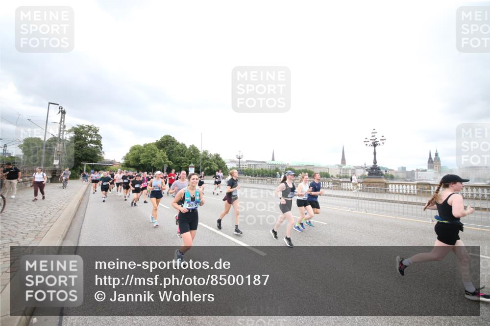 29.06.2025 - hella hamburg halbmarathon Jannik Wohlers http://msf.ph/oto/8500187 29.06.2025 10:57:10 Lombardsbrücke 1123, 1242, 1248, 1265, 1643, 3191, 3385, 3388, 3433, 3750, 3954, 4180, 4197, 4521, 4830, 5117, 5632, 5736, 5738, 6827, 6857, 6916, 7172, 7720, 7728, 8035, 8287, 8386, 8540, 8708, 8873, 9059, 9233, 9318, 9496, 9607, 10078, 11947, 12172, 12306, 12396, 12713, 12799, 12819, 13131, 13340, 13425, 13427, 13697, 14256, 14944, 14968, 15033, 15288, 15958, 16007, 16130, 18534 meine-sportfotos.de