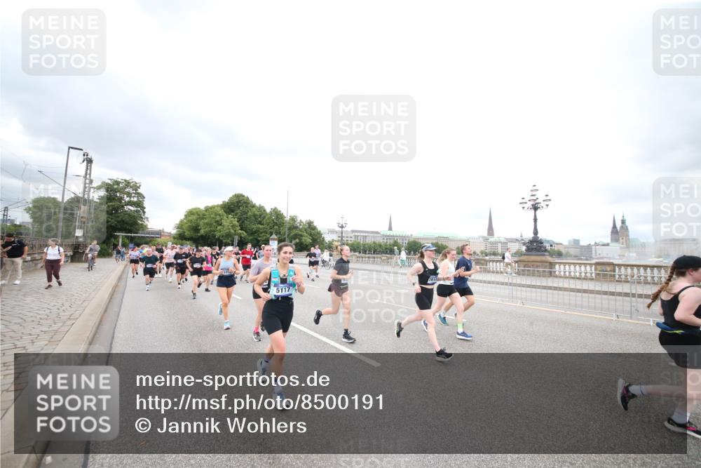 29.06.2025 - hella hamburg halbmarathon Jannik Wohlers http://msf.ph/oto/8500191 29.06.2025 10:57:11 Lombardsbrücke 1123, 1242, 1248, 1265, 1643, 2567, 3191, 3385, 3388, 3433, 3750, 3954, 4180, 4197, 4521, 4830, 5117, 5632, 5736, 6827, 6857, 6916, 7172, 7720, 7728, 8035, 8386, 8540, 8708, 8873, 9059, 9233, 9318, 9496, 9607, 10078, 10551, 11026, 11947, 12172, 12396, 12713, 12799, 12819, 13131, 13340, 13425, 13427, 14256, 14944, 14968, 15033, 15288, 15958, 16007, 16130, 18534 meine-sportfotos.de