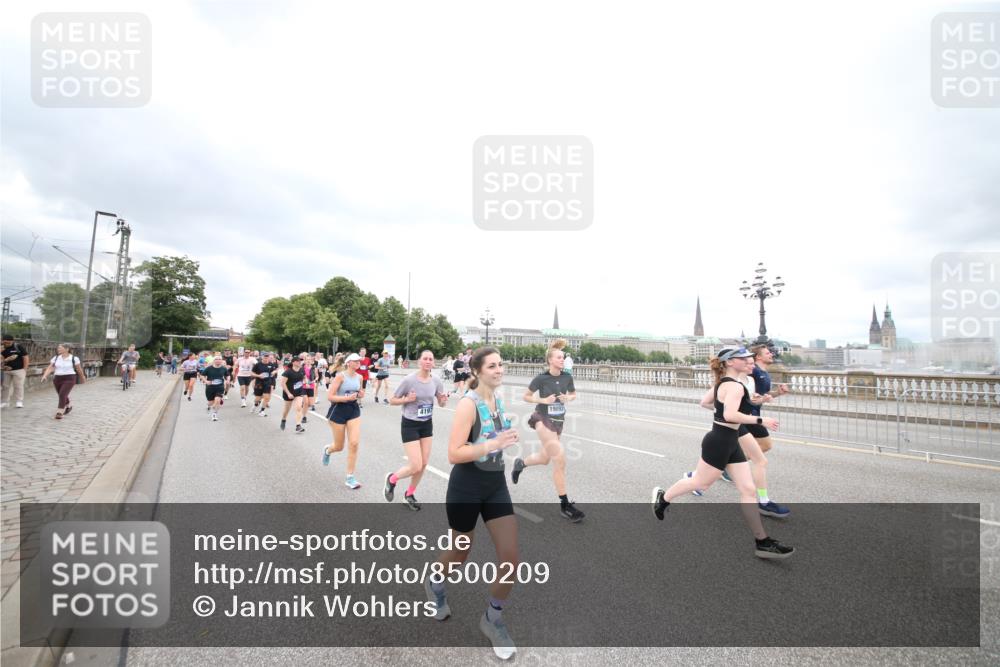 29.06.2025 - hella hamburg halbmarathon Jannik Wohlers http://msf.ph/oto/8500209 29.06.2025 10:57:11 Lombardsbrücke 1123, 1242, 1248, 1265, 1643, 2567, 3191, 3385, 3388, 3433, 3750, 3954, 4180, 4197, 4521, 4830, 5117, 5632, 5736, 6827, 6857, 6916, 7172, 7720, 7728, 8035, 8386, 8540, 8708, 8873, 9059, 9233, 9318, 9496, 9607, 10078, 10551, 11026, 11947, 12172, 12396, 12713, 12799, 12819, 13131, 13340, 13425, 13427, 14256, 14944, 14968, 15033, 15288, 15958, 16007, 16130, 18534 meine-sportfotos.de