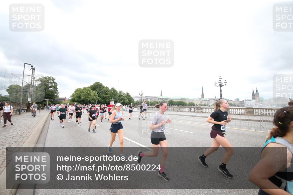 29.06.2025 - hella hamburg halbmarathon Jannik Wohlers http://msf.ph/oto/8500224 29.06.2025 10:57:12 Lombardsbrücke 1123, 1242, 1248, 1265, 1643, 2567, 3191, 3385, 3388, 3433, 3750, 3954, 4180, 4197, 4521, 4830, 5117, 5632, 5736, 6827, 6857, 6916, 7172, 7720, 8035, 8386, 8540, 8708, 8873, 9059, 9233, 9318, 9496, 9607, 9613, 9840, 10070, 10078, 10551, 11026, 11377, 11947, 12172, 12713, 12799, 12819, 13131, 13340, 13425, 13427, 14256, 14944, 14968, 15033, 15288, 15956, 15958, 16007, 16130, 18534 meine-sportfotos.de