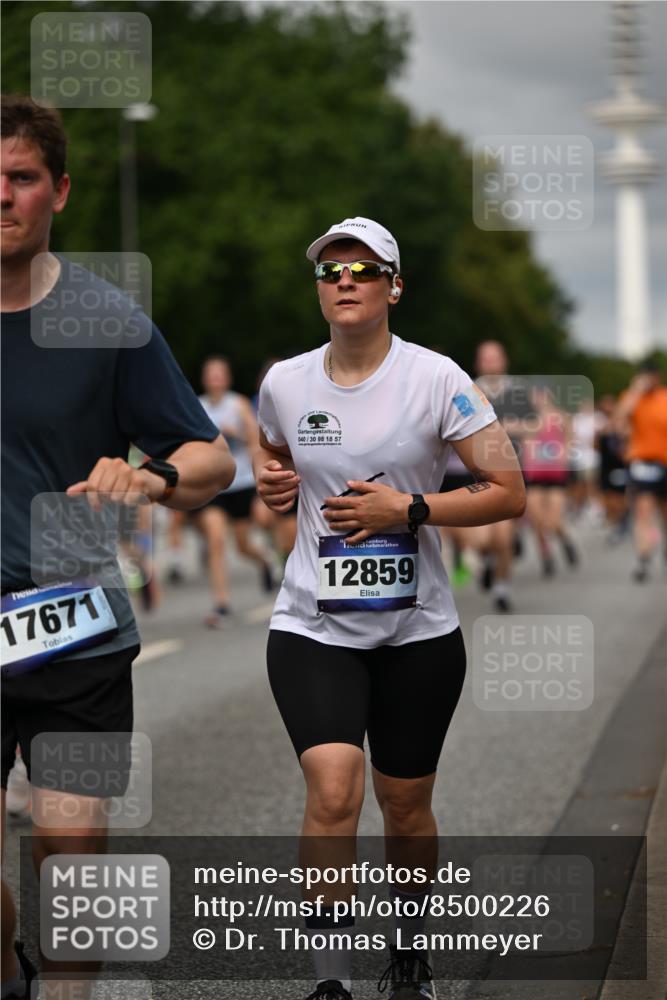 29.06.2025 - hella hamburg halbmarathon Dr. Thomas Lammeyer http://msf.ph/oto/8500226 29.06.2025 10:24:31 Kennedybrücke 1046, 1069, 1110, 1115, 1154, 1471, 1474, 1534, 2064, 2357, 3733, 4422, 4585, 4737, 4739, 5659, 5831, 5937, 7101, 7131, 7519, 7739, 7808, 8025, 8387, 8462, 8588, 8738, 9136, 9196, 9735, 9873, 10041, 10414, 10550, 10595, 10613, 10647, 10754, 11434 meine-sportfotos.de