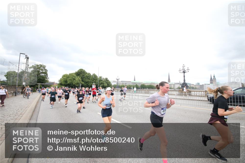 29.06.2025 - hella hamburg halbmarathon Jannik Wohlers http://msf.ph/oto/8500240 29.06.2025 10:57:12 Lombardsbrücke 1123, 1242, 1248, 1265, 1643, 2567, 3191, 3385, 3388, 3433, 3750, 3954, 4180, 4197, 4521, 4830, 5117, 5632, 5736, 6827, 6857, 6916, 7172, 7720, 8035, 8386, 8540, 8708, 8873, 9059, 9233, 9318, 9496, 9607, 9613, 9840, 10070, 10078, 10551, 11026, 11377, 11947, 12172, 12713, 12799, 12819, 13131, 13340, 13425, 13427, 14256, 14944, 14968, 15033, 15288, 15956, 15958, 16007, 16130, 18534 meine-sportfotos.de