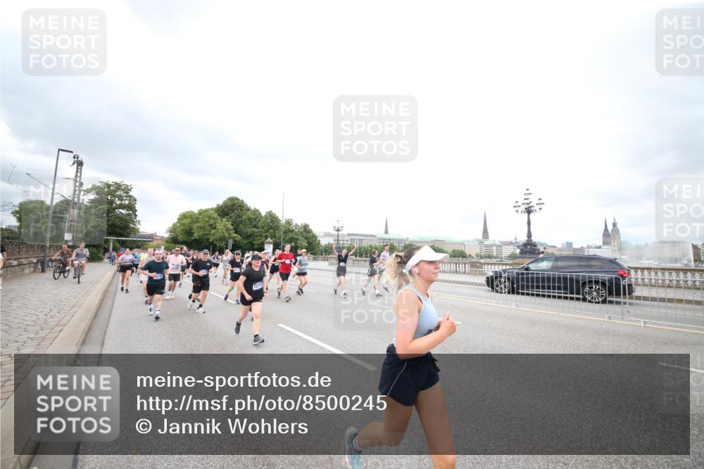 29.06.2025 - hella hamburg halbmarathon Jannik Wohlers http://msf.ph/oto/8500245 29.06.2025 10:57:12 Lombardsbrücke 1123, 1242, 1248, 1265, 1643, 2567, 3191, 3385, 3388, 3433, 3750, 3954, 4180, 4197, 4521, 4830, 5117, 5632, 5736, 6827, 6857, 6916, 7172, 7720, 8035, 8386, 8540, 8708, 8873, 9059, 9233, 9318, 9496, 9607, 9613, 9840, 10070, 10078, 10551, 11026, 11377, 11947, 12172, 12713, 12799, 12819, 13131, 13340, 13425, 13427, 14256, 14944, 14968, 15033, 15288, 15956, 15958, 16007, 16130, 18534 meine-sportfotos.de