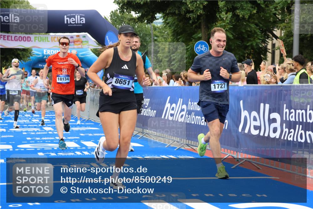 29.06.2025 - hella hamburg halbmarathon Strokosch-Dieckow http://msf.ph/oto/8500249 29.06.2025 10:53:23 Ziel 1061, 1499, 1683, 1727, 2070, 2074, 2354, 4065, 5866, 6198, 6629, 6942, 7312, 8651, 11068, 11844, 12490, 12909, 13912, 13997, 15681, 15838, 17710, 18134, 18901 meine-sportfotos.de