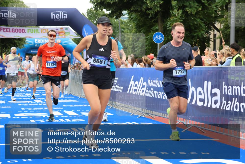 29.06.2025 - hella hamburg halbmarathon Strokosch-Dieckow http://msf.ph/oto/8500263 29.06.2025 10:53:23 Ziel 1061, 1499, 1683, 1727, 2070, 2074, 2354, 4065, 5866, 6198, 6629, 6942, 7312, 8651, 11068, 11844, 12490, 12909, 13912, 13997, 15681, 15838, 17710, 18134, 18901 meine-sportfotos.de