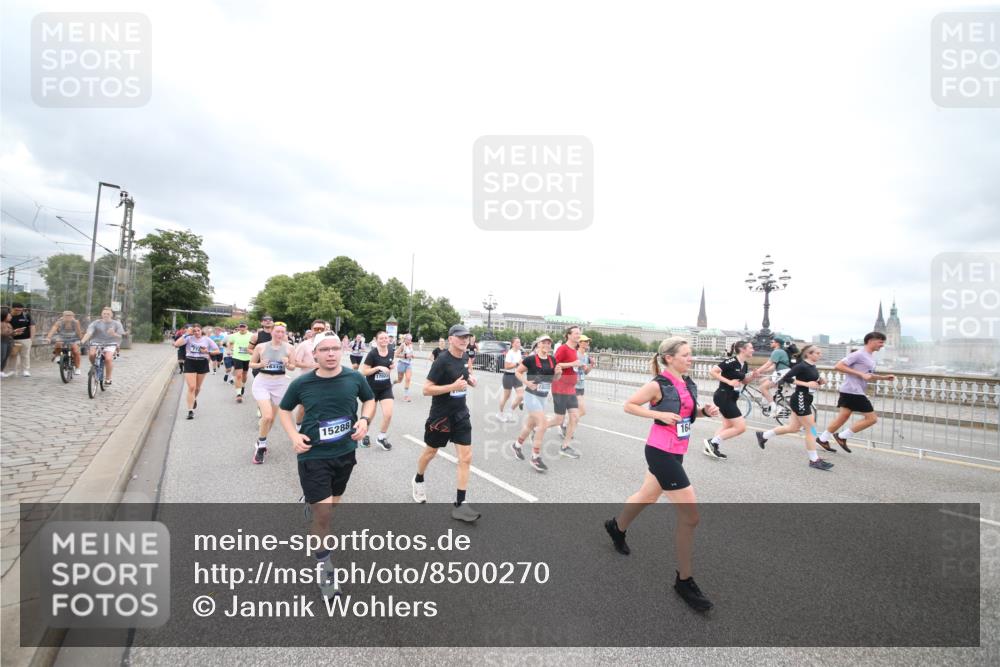 29.06.2025 - hella hamburg halbmarathon Jannik Wohlers http://msf.ph/oto/8500270 29.06.2025 10:57:14 Lombardsbrücke 1123, 1242, 1248, 1265, 1643, 2015, 2567, 3191, 3385, 3433, 3750, 3954, 4059, 4197, 4521, 4830, 5117, 5632, 5736, 6827, 6857, 6916, 7172, 7720, 8035, 8159, 8386, 8708, 8873, 9059, 9233, 9318, 9496, 9607, 9613, 9840, 10070, 10551, 10578, 10629, 10630, 11026, 11377, 11947, 12172, 12713, 12799, 12819, 13131, 13340, 13425, 13427, 13882, 14256, 14944, 14968, 15033, 15288, 15956, 15958, 16130, 18534 meine-sportfotos.de