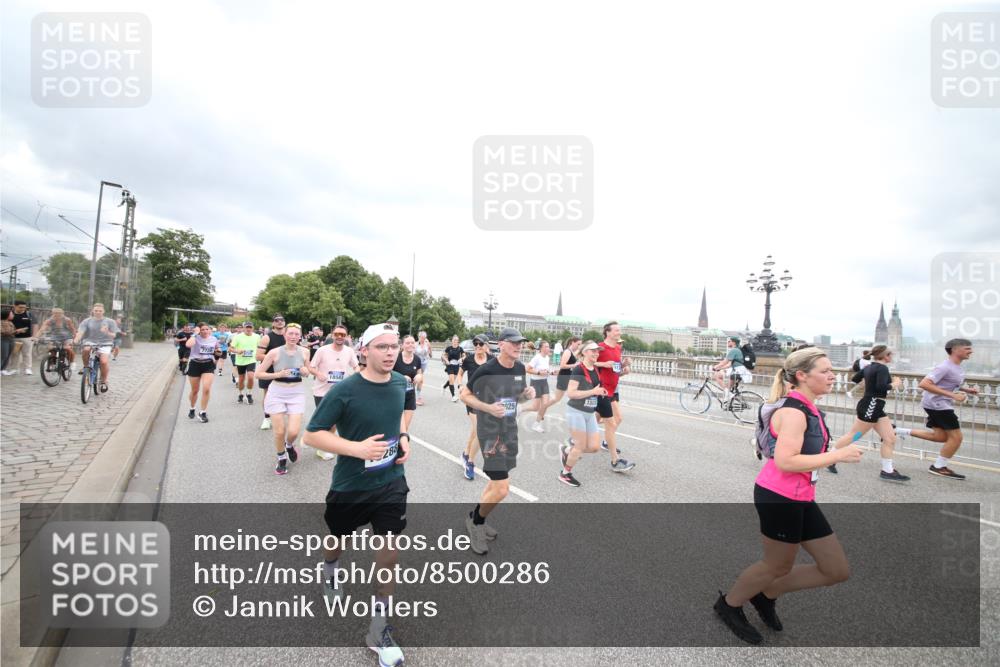29.06.2025 - hella hamburg halbmarathon Jannik Wohlers http://msf.ph/oto/8500286 29.06.2025 10:57:15 Lombardsbrücke 1123, 1242, 1248, 1265, 1643, 2015, 2451, 2567, 3191, 3385, 3433, 3750, 3954, 4059, 4197, 4521, 4830, 5117, 5632, 5736, 6827, 6857, 6916, 7172, 7720, 8035, 8159, 8386, 8708, 8873, 9059, 9233, 9318, 9496, 9607, 9613, 9840, 10070, 10461, 10551, 10578, 10629, 10630, 11026, 11193, 11377, 11947, 12172, 12713, 12799, 12819, 13131, 13340, 13425, 13427, 13882, 14256, 14944, 14968, 15033, 15288, 15956, 15958, 16082, 16130 meine-sportfotos.de