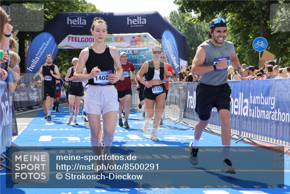 29.06.2025 - hella hamburg halbmarathon Strokosch-Dieckow http://msf.ph/oto/8500291 29.06.2025 11:34:27 Ziel 1102, 1300, 1472, 1479, 2085, 3717, 3927, 5165, 6773, 7053, 7235, 7823, 8716, 8914, 9248, 9675, 9799, 10088, 10836, 11157, 12237, 12238, 12508, 13092, 13311, 14086, 14305, 15907, 17478, 18174, 18293, 19061, 19138, 19139 meine-sportfotos.de