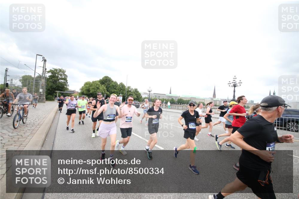 29.06.2025 - hella hamburg halbmarathon Jannik Wohlers http://msf.ph/oto/8500334 29.06.2025 10:57:15 Lombardsbrücke 1123, 1242, 1248, 1265, 1643, 2015, 2451, 2567, 3191, 3385, 3433, 3750, 3954, 4059, 4197, 4521, 4830, 5117, 5632, 5736, 6827, 6857, 6916, 7172, 7720, 8035, 8159, 8386, 8708, 8873, 9059, 9233, 9318, 9496, 9607, 9613, 9840, 10070, 10461, 10551, 10578, 10629, 10630, 11026, 11193, 11377, 11947, 12172, 12713, 12799, 12819, 13131, 13340, 13425, 13427, 13882, 14256, 14944, 14968, 15033, 15288, 15956, 15958, 16082, 16130 meine-sportfotos.de