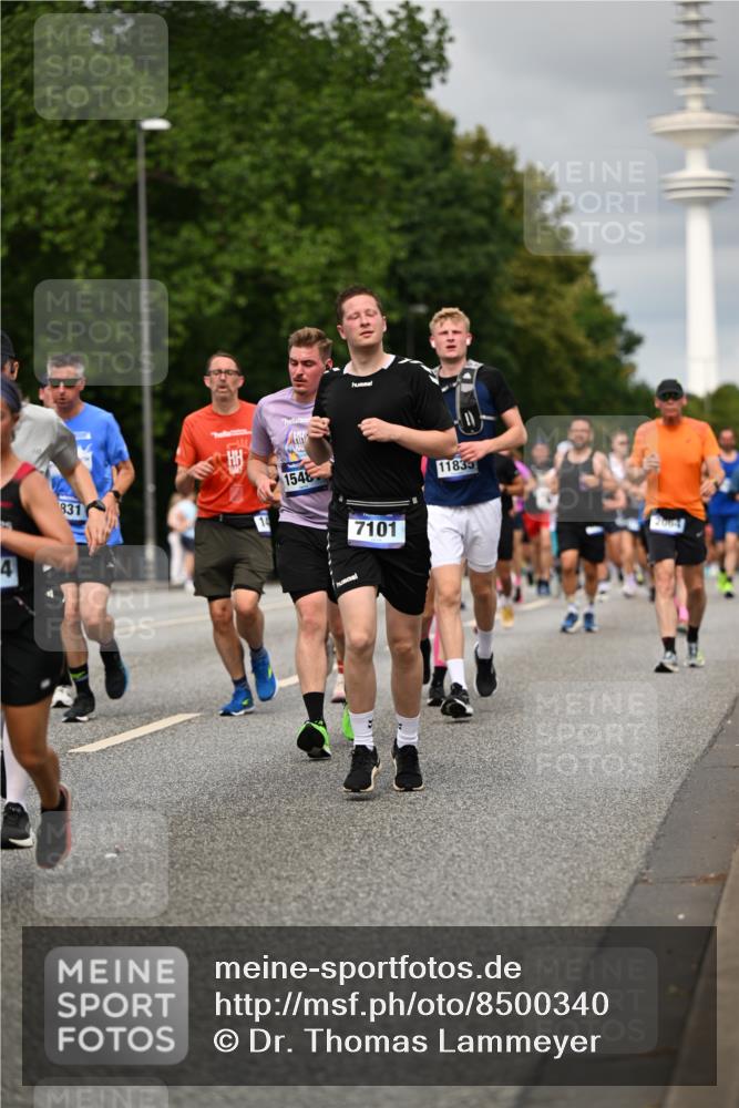 29.06.2025 - hella hamburg halbmarathon Dr. Thomas Lammeyer http://msf.ph/oto/8500340 29.06.2025 10:24:34 Kennedybrücke 1046, 1069, 1110, 1115, 1154, 1471, 1474, 1534, 2053, 2064, 2834, 3733, 3842, 4422, 4585, 4737, 4739, 5659, 5831, 5937, 7101, 7131, 7519, 7739, 7808, 8025, 8387, 8462, 8588, 8738, 9136, 9196, 9735, 9873, 10039, 10041, 10414, 10550, 10595, 10613, 10647, 10754, 11100, 11434 meine-sportfotos.de