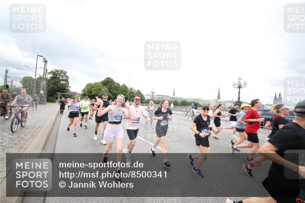 29.06.2025 - hella hamburg halbmarathon Jannik Wohlers http://msf.ph/oto/8500341 29.06.2025 10:57:15 Lombardsbrücke 1123, 1242, 1248, 1265, 1643, 2015, 2451, 2567, 3191, 3385, 3433, 3750, 3954, 4059, 4197, 4521, 4830, 5117, 5632, 5736, 6827, 6857, 6916, 7172, 7720, 8035, 8159, 8386, 8708, 8873, 9059, 9233, 9318, 9496, 9607, 9613, 9840, 10070, 10461, 10551, 10578, 10629, 10630, 11026, 11193, 11377, 11947, 12172, 12713, 12799, 12819, 13131, 13340, 13425, 13427, 13882, 14256, 14944, 14968, 15033, 15288, 15956, 15958, 16082, 16130 meine-sportfotos.de