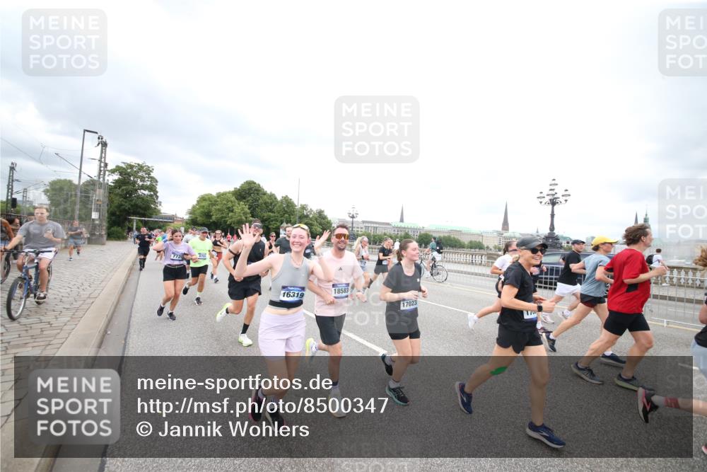 29.06.2025 - hella hamburg halbmarathon Jannik Wohlers http://msf.ph/oto/8500347 29.06.2025 10:57:16 Lombardsbrücke 1123, 1242, 1248, 1265, 1643, 2015, 2451, 2567, 3191, 3385, 3433, 3750, 3954, 4059, 4197, 4521, 4830, 5117, 5632, 5736, 6827, 6857, 6916, 7172, 7720, 8035, 8159, 8386, 8708, 8873, 9059, 9233, 9318, 9394, 9496, 9607, 9613, 9840, 10070, 10352, 10461, 10513, 10551, 10578, 10629, 10630, 11013, 11026, 11193, 11377, 11947, 12172, 12713, 12819, 13131, 13340, 13425, 13427, 13882, 14256, 14944, 14968, 15033, 15288, 15956, 15958, 16082, 16130 meine-sportfotos.de