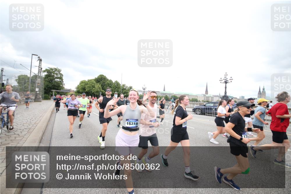 29.06.2025 - hella hamburg halbmarathon Jannik Wohlers http://msf.ph/oto/8500362 29.06.2025 10:57:16 Lombardsbrücke 1123, 1242, 1248, 1265, 1643, 2015, 2451, 2567, 3191, 3385, 3433, 3750, 3954, 4059, 4197, 4521, 4830, 5117, 5632, 5736, 6827, 6857, 6916, 7172, 7720, 8035, 8159, 8386, 8708, 8873, 9059, 9233, 9318, 9394, 9496, 9607, 9613, 9840, 10070, 10352, 10461, 10513, 10551, 10578, 10629, 10630, 11013, 11026, 11193, 11377, 11947, 12172, 12713, 12819, 13131, 13340, 13425, 13427, 13882, 14256, 14944, 14968, 15033, 15288, 15956, 15958, 16082, 16130 meine-sportfotos.de