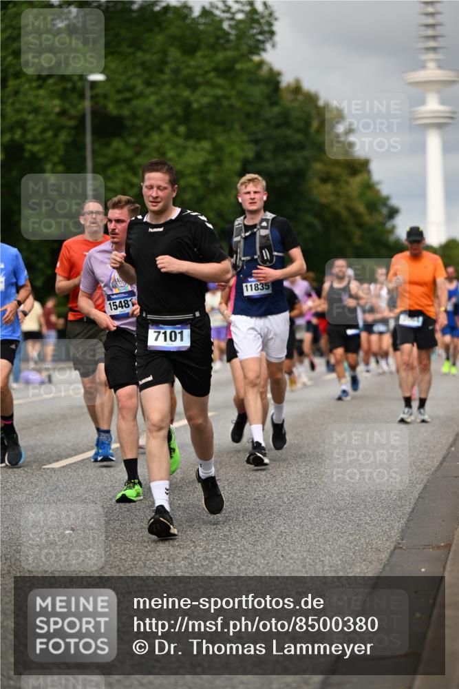 29.06.2025 - hella hamburg halbmarathon Dr. Thomas Lammeyer http://msf.ph/oto/8500380 29.06.2025 10:24:35 Kennedybrücke 1046, 1069, 1110, 1115, 1154, 1471, 1474, 1534, 2053, 2064, 2834, 3733, 3842, 4422, 4585, 4737, 4739, 5659, 5831, 5937, 7101, 7131, 7519, 7739, 7808, 8025, 8387, 8462, 8588, 8738, 9136, 9196, 9735, 9873, 10039, 10041, 10414, 10550, 10595, 10613, 10647, 10754, 11100, 11434 meine-sportfotos.de
