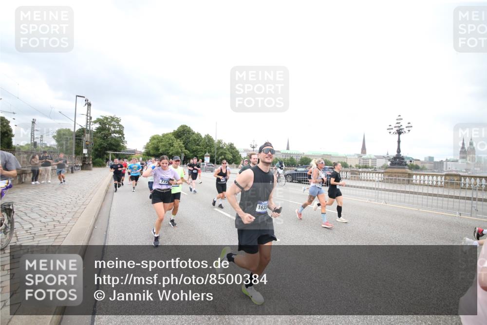 29.06.2025 - hella hamburg halbmarathon Jannik Wohlers http://msf.ph/oto/8500384 29.06.2025 10:57:16 Lombardsbrücke 1123, 1242, 1248, 1265, 1643, 2015, 2451, 2567, 3191, 3385, 3433, 3750, 3954, 4059, 4197, 4521, 4830, 5117, 5632, 5736, 6827, 6857, 6916, 7172, 7720, 8035, 8159, 8386, 8708, 8873, 9059, 9233, 9318, 9394, 9496, 9607, 9613, 9840, 10070, 10352, 10461, 10513, 10551, 10578, 10629, 10630, 11013, 11026, 11193, 11377, 11947, 12172, 12713, 12819, 13131, 13340, 13425, 13427, 13882, 14256, 14944, 14968, 15033, 15288, 15956, 15958, 16082, 16130 meine-sportfotos.de