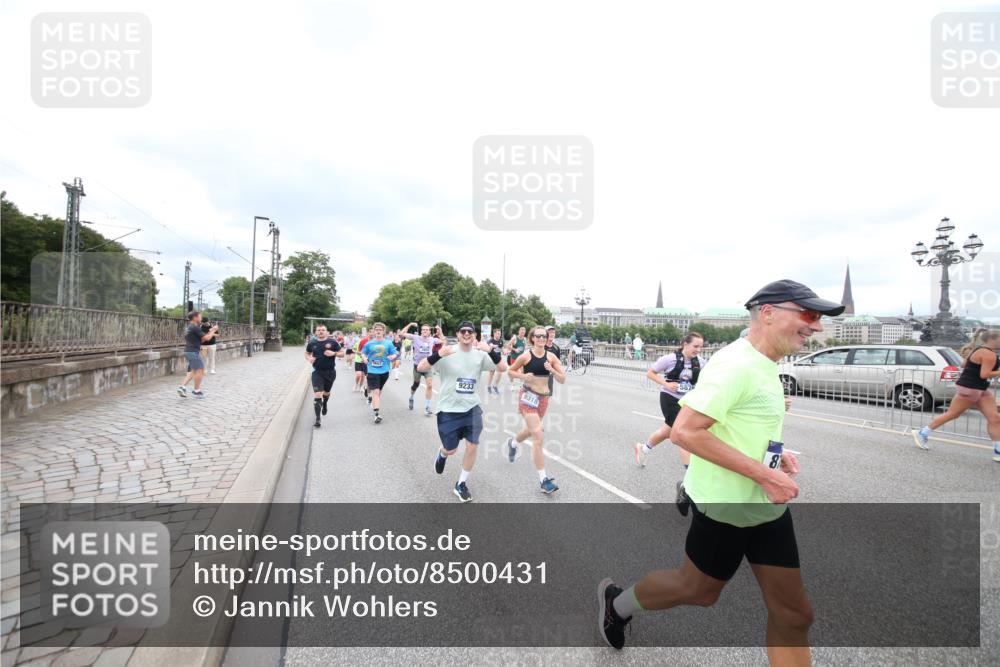29.06.2025 - hella hamburg halbmarathon Jannik Wohlers http://msf.ph/oto/8500431 29.06.2025 10:57:18 Lombardsbrücke 1123, 1242, 1248, 1265, 1643, 2015, 2451, 2567, 2900, 3191, 3385, 3433, 3750, 3954, 4059, 4197, 4521, 4830, 5117, 5632, 5736, 6827, 6857, 6916, 7172, 7193, 7720, 8159, 8474, 8708, 8773, 8873, 9059, 9233, 9318, 9394, 9496, 9607, 9613, 9840, 10070, 10352, 10461, 10513, 10551, 10578, 10629, 10630, 10912, 11013, 11026, 11193, 11266, 11267, 11377, 11947, 12172, 12713, 12819, 13131, 13340, 13882, 14256, 14290, 14944, 14968, 15033, 15288, 15800, 15956, 15958, 16082, 16130 meine-sportfotos.de