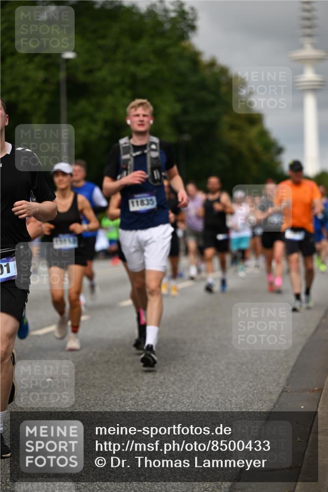 29.06.2025 - hella hamburg halbmarathon Dr. Thomas Lammeyer http://msf.ph/oto/8500433 29.06.2025 10:24:37 Kennedybrücke 1046, 1069, 1154, 1471, 1474, 1534, 2053, 2064, 2834, 3733, 3842, 4422, 4585, 4869, 5659, 5831, 5937, 6951, 7101, 7131, 7519, 7739, 7808, 8025, 8387, 8462, 8588, 8738, 9136, 9196, 9735, 9873, 10039, 10041, 10414, 10550, 10595, 10613, 10647, 10754, 11100, 11434 meine-sportfotos.de