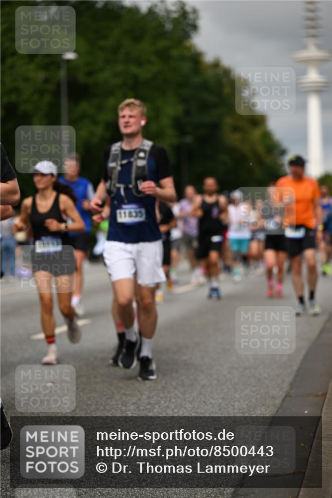 29.06.2025 - hella hamburg halbmarathon Dr. Thomas Lammeyer http://msf.ph/oto/8500443 29.06.2025 10:24:37 Kennedybrücke 1046, 1069, 1154, 1471, 1474, 1534, 2053, 2064, 2834, 3733, 3842, 4422, 4585, 4869, 5659, 5831, 5937, 6951, 7101, 7131, 7519, 7739, 7808, 8025, 8387, 8462, 8588, 8738, 9136, 9196, 9735, 9873, 10039, 10041, 10414, 10550, 10595, 10613, 10647, 10754, 11100, 11434 meine-sportfotos.de