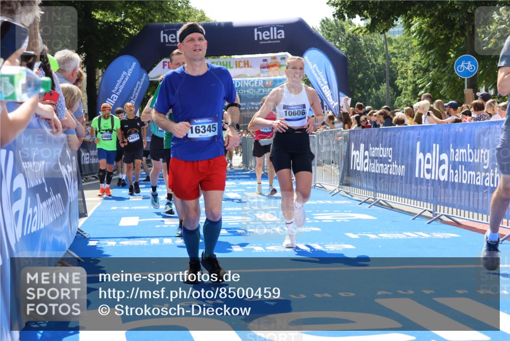 29.06.2025 - hella hamburg halbmarathon Strokosch-Dieckow http://msf.ph/oto/8500459 29.06.2025 11:34:36 Ziel 1300, 2085, 3927, 3958, 3995, 4347, 5165, 6515, 6773, 7053, 8914, 9248, 9675, 10088, 10606, 10836, 11921, 11928, 12826, 12827, 13092, 14305, 16345, 16762, 17675, 18174, 18929, 19138, 19139 meine-sportfotos.de