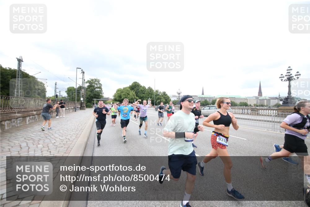 29.06.2025 - hella hamburg halbmarathon Jannik Wohlers http://msf.ph/oto/8500474 29.06.2025 10:57:19 Lombardsbrücke 1123, 1242, 1248, 1265, 1643, 2015, 2451, 2567, 2900, 3191, 3385, 3433, 3954, 4059, 4197, 4521, 4830, 5632, 5736, 6857, 6916, 7172, 7193, 7720, 8159, 8474, 8708, 8773, 9059, 9233, 9318, 9394, 9496, 9607, 9613, 9840, 10070, 10352, 10461, 10513, 10551, 10578, 10629, 10630, 10912, 11013, 11026, 11193, 11266, 11267, 11377, 11947, 12172, 12713, 12819, 13131, 13176, 13340, 13882, 14256, 14290, 14944, 14968, 15033, 15288, 15800, 15956, 15958, 16082, 16130 meine-sportfotos.de