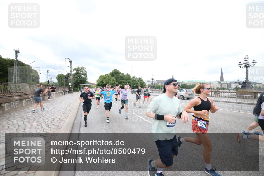 29.06.2025 - hella hamburg halbmarathon Jannik Wohlers http://msf.ph/oto/8500479 29.06.2025 10:57:19 Lombardsbrücke 1123, 1242, 1248, 1265, 1643, 2015, 2451, 2567, 2900, 3191, 3385, 3433, 3954, 4059, 4197, 4521, 4830, 5632, 5736, 6857, 6916, 7172, 7193, 7720, 8159, 8474, 8708, 8773, 9059, 9233, 9318, 9394, 9496, 9607, 9613, 9840, 10070, 10352, 10461, 10513, 10551, 10578, 10629, 10630, 10912, 11013, 11026, 11193, 11266, 11267, 11377, 11947, 12172, 12713, 12819, 13131, 13176, 13340, 13882, 14256, 14290, 14944, 14968, 15033, 15288, 15800, 15956, 15958, 16082, 16130 meine-sportfotos.de