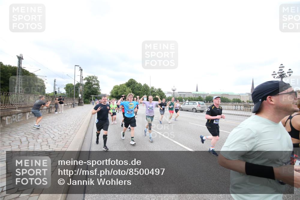 29.06.2025 - hella hamburg halbmarathon Jannik Wohlers http://msf.ph/oto/8500497 29.06.2025 10:57:19 Lombardsbrücke 1123, 1242, 1248, 1265, 1643, 2015, 2451, 2567, 2900, 3191, 3385, 3433, 3954, 4059, 4197, 4521, 4830, 5632, 5736, 6857, 6916, 7172, 7193, 7720, 8159, 8474, 8708, 8773, 9059, 9233, 9318, 9394, 9496, 9607, 9613, 9840, 10070, 10352, 10461, 10513, 10551, 10578, 10629, 10630, 10912, 11013, 11026, 11193, 11266, 11267, 11377, 11947, 12172, 12713, 12819, 13131, 13176, 13340, 13882, 14256, 14290, 14944, 14968, 15033, 15288, 15800, 15956, 15958, 16082, 16130 meine-sportfotos.de