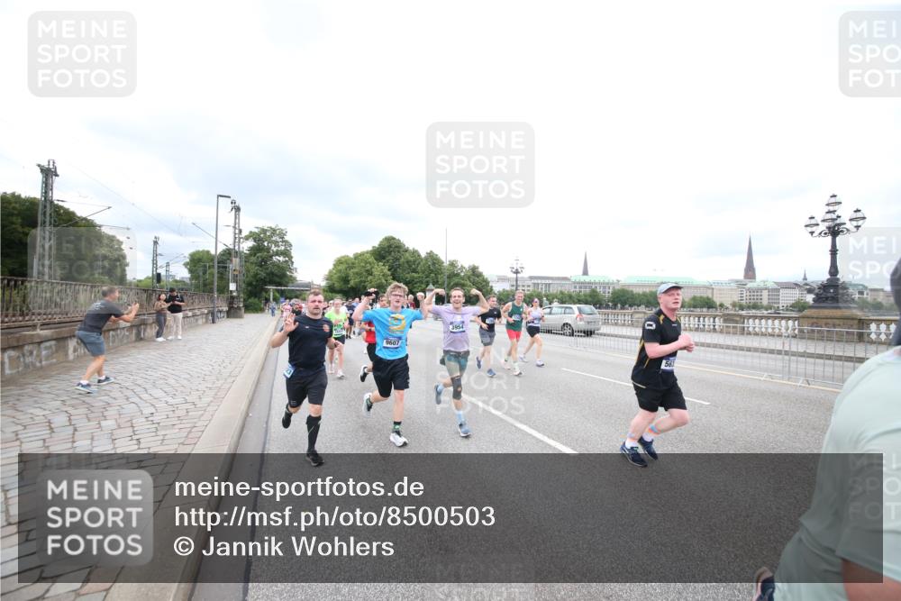 29.06.2025 - hella hamburg halbmarathon Jannik Wohlers http://msf.ph/oto/8500503 29.06.2025 10:57:19 Lombardsbrücke 1123, 1242, 1248, 1265, 1643, 2015, 2451, 2567, 2900, 3191, 3385, 3433, 3954, 4059, 4197, 4521, 4830, 5632, 5736, 6857, 6916, 7172, 7193, 7720, 8159, 8474, 8708, 8773, 9059, 9233, 9318, 9394, 9496, 9607, 9613, 9840, 10070, 10352, 10461, 10513, 10551, 10578, 10629, 10630, 10912, 11013, 11026, 11193, 11266, 11267, 11377, 11947, 12172, 12713, 12819, 13131, 13176, 13340, 13882, 14256, 14290, 14944, 14968, 15033, 15288, 15800, 15956, 15958, 16082, 16130 meine-sportfotos.de