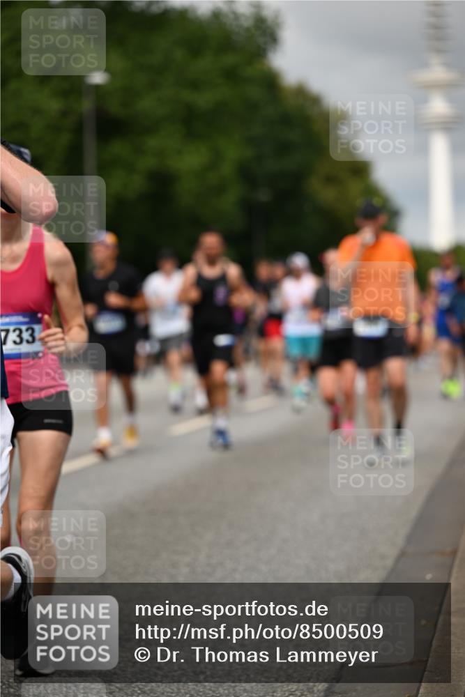 29.06.2025 - hella hamburg halbmarathon Dr. Thomas Lammeyer http://msf.ph/oto/8500509 29.06.2025 10:24:39 Kennedybrücke 1011, 1046, 1069, 1154, 1471, 1474, 1534, 2053, 2064, 2834, 3733, 3842, 4154, 4166, 4288, 4422, 4585, 4754, 4869, 5181, 5659, 5831, 5937, 6951, 7101, 7131, 7519, 7739, 7808, 8025, 8462, 8588, 8738, 9136, 9873, 10039, 10041, 10414, 10595, 10613, 10647, 10754, 11100, 11434 meine-sportfotos.de