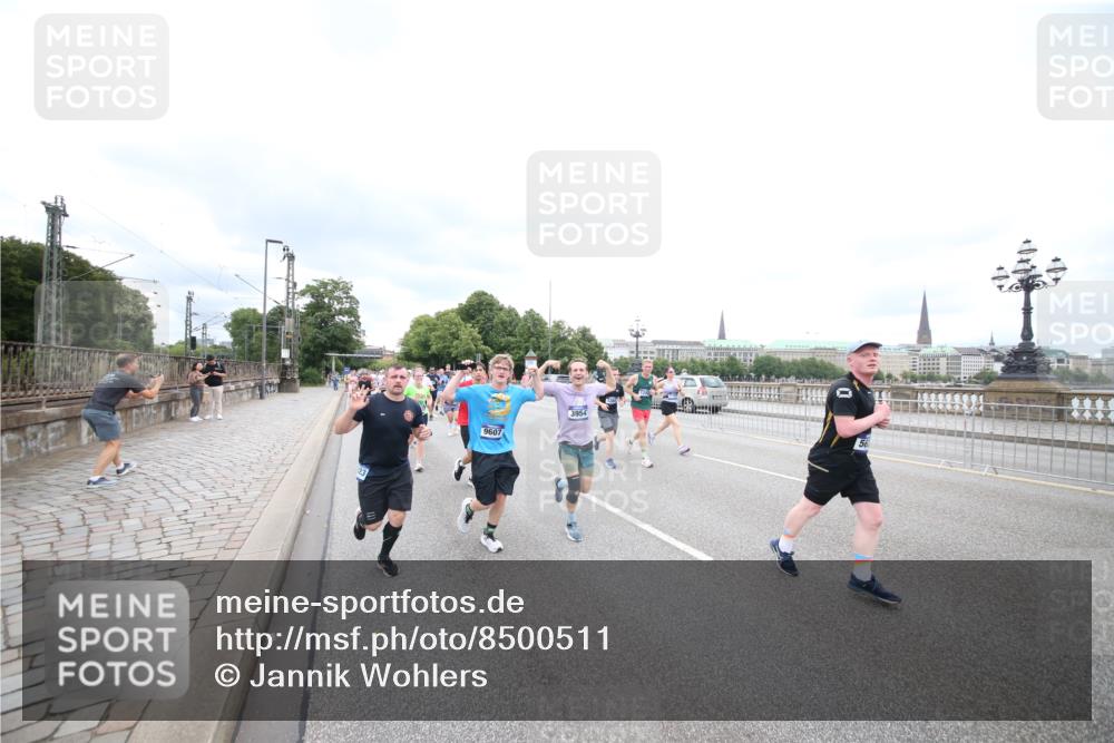 29.06.2025 - hella hamburg halbmarathon Jannik Wohlers http://msf.ph/oto/8500511 29.06.2025 10:57:19 Lombardsbrücke 1123, 1242, 1248, 1265, 1643, 2015, 2451, 2567, 2900, 3191, 3385, 3433, 3954, 4059, 4197, 4521, 4830, 5632, 5736, 6857, 6916, 7172, 7193, 7720, 8159, 8474, 8708, 8773, 9059, 9233, 9318, 9394, 9496, 9607, 9613, 9840, 10070, 10352, 10461, 10513, 10551, 10578, 10629, 10630, 10912, 11013, 11026, 11193, 11266, 11267, 11377, 11947, 12172, 12713, 12819, 13131, 13176, 13340, 13882, 14256, 14290, 14944, 14968, 15033, 15288, 15800, 15956, 15958, 16082, 16130 meine-sportfotos.de
