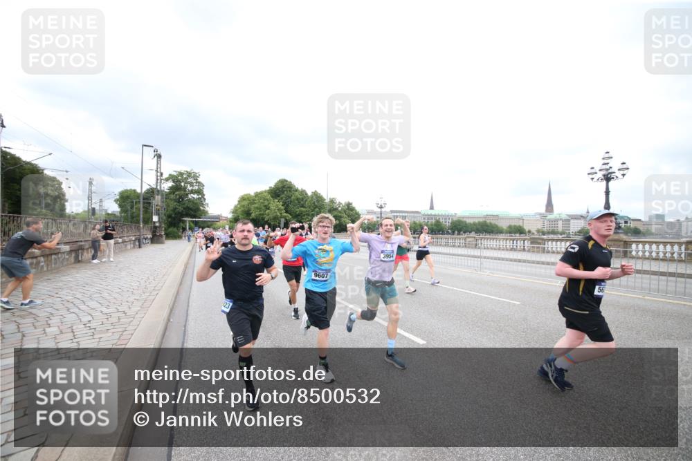 29.06.2025 - hella hamburg halbmarathon Jannik Wohlers http://msf.ph/oto/8500532 29.06.2025 10:57:19 Lombardsbrücke 1123, 1242, 1248, 1265, 1643, 2015, 2451, 2567, 2900, 3191, 3385, 3433, 3954, 4059, 4197, 4521, 4830, 5632, 5736, 6857, 6916, 7172, 7193, 7720, 8159, 8474, 8708, 8773, 9059, 9233, 9318, 9394, 9496, 9607, 9613, 9840, 10070, 10352, 10461, 10513, 10551, 10578, 10629, 10630, 10912, 11013, 11026, 11193, 11266, 11267, 11377, 11947, 12172, 12713, 12819, 13131, 13176, 13340, 13882, 14256, 14290, 14944, 14968, 15033, 15288, 15800, 15956, 15958, 16082, 16130 meine-sportfotos.de