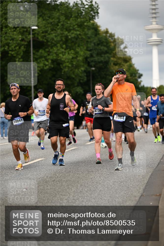 29.06.2025 - hella hamburg halbmarathon Dr. Thomas Lammeyer http://msf.ph/oto/8500535 29.06.2025 10:24:40 Kennedybrücke 1011, 1046, 1069, 1154, 1471, 1474, 1534, 2053, 2064, 2834, 3733, 3842, 4154, 4166, 4288, 4422, 4754, 4869, 5181, 5659, 5831, 5937, 6951, 7101, 7131, 7519, 7739, 7808, 8025, 8462, 8588, 8738, 9011, 9136, 9873, 10039, 10041, 10414, 10595, 10613, 10647, 10754, 11100 meine-sportfotos.de