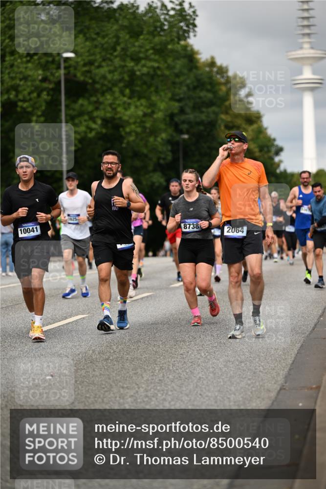 29.06.2025 - hella hamburg halbmarathon Dr. Thomas Lammeyer http://msf.ph/oto/8500540 29.06.2025 10:24:40 Kennedybrücke 1011, 1046, 1069, 1154, 1471, 1474, 1534, 2053, 2064, 2834, 3733, 3842, 4154, 4166, 4288, 4422, 4754, 4869, 5181, 5659, 5831, 5937, 6951, 7101, 7131, 7519, 7739, 7808, 8025, 8462, 8588, 8738, 9011, 9136, 9873, 10039, 10041, 10414, 10595, 10613, 10647, 10754, 11100 meine-sportfotos.de