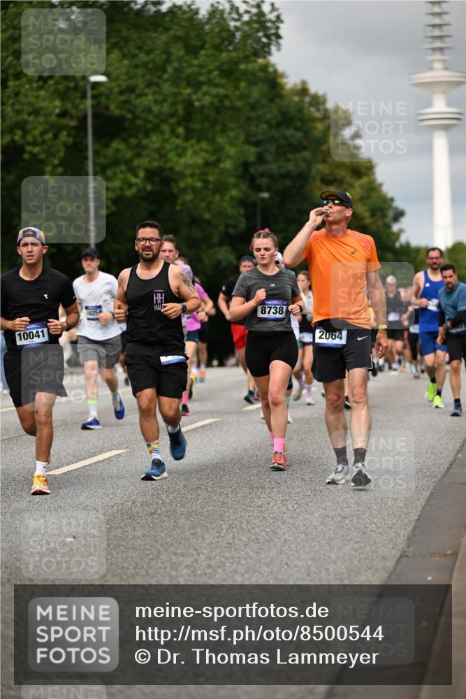 29.06.2025 - hella hamburg halbmarathon Dr. Thomas Lammeyer http://msf.ph/oto/8500544 29.06.2025 10:24:40 Kennedybrücke 1011, 1046, 1069, 1154, 1471, 1474, 1534, 2053, 2064, 2834, 3733, 3842, 4154, 4166, 4288, 4422, 4754, 4869, 5181, 5659, 5831, 5937, 6951, 7101, 7131, 7519, 7739, 7808, 8025, 8462, 8588, 8738, 9011, 9136, 9873, 10039, 10041, 10414, 10595, 10613, 10647, 10754, 11100 meine-sportfotos.de