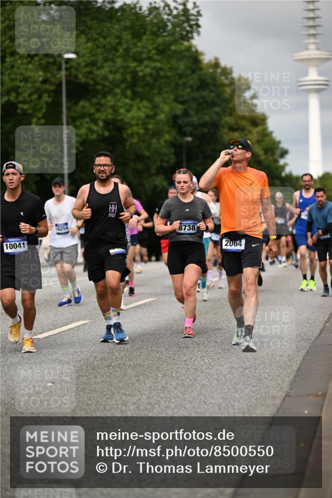 29.06.2025 - hella hamburg halbmarathon Dr. Thomas Lammeyer http://msf.ph/oto/8500550 29.06.2025 10:24:40 Kennedybrücke 1011, 1046, 1069, 1154, 1471, 1474, 1534, 2053, 2064, 2834, 3733, 3842, 4154, 4166, 4288, 4422, 4754, 4869, 5181, 5659, 5831, 5937, 6951, 7101, 7131, 7519, 7739, 7808, 8025, 8462, 8588, 8738, 9011, 9136, 9873, 10039, 10041, 10414, 10595, 10613, 10647, 10754, 11100 meine-sportfotos.de