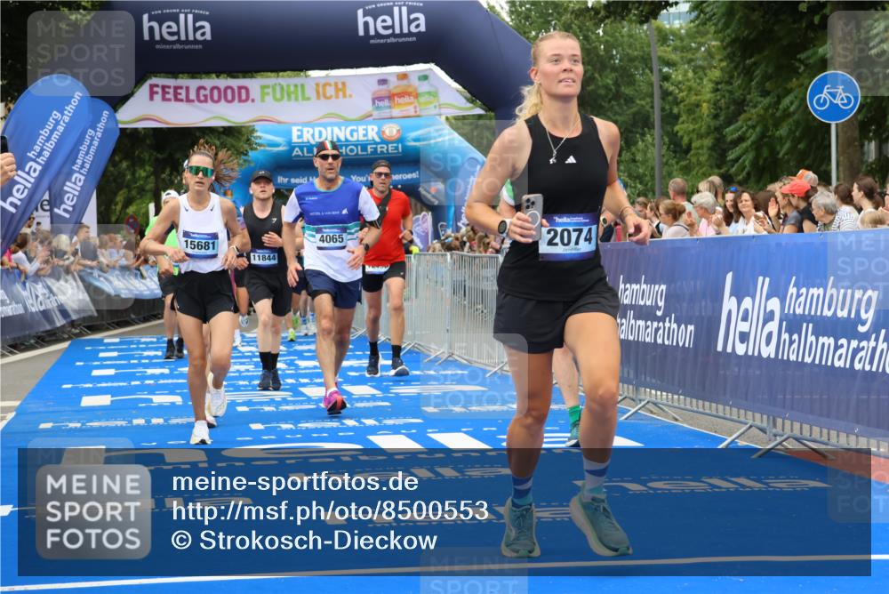 29.06.2025 - hella hamburg halbmarathon Strokosch-Dieckow http://msf.ph/oto/8500553 29.06.2025 10:53:17 Ziel 1683, 1727, 2074, 2354, 4065, 6198, 6942, 7312, 7383, 8273, 8361, 8651, 9142, 11844, 12490, 12875, 13997, 15179, 15681, 15838, 16929, 16986, 18134, 18901 meine-sportfotos.de