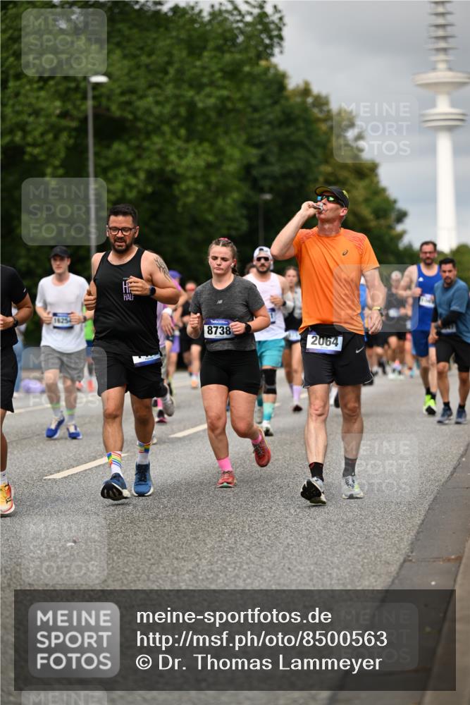 29.06.2025 - hella hamburg halbmarathon Dr. Thomas Lammeyer http://msf.ph/oto/8500563 29.06.2025 10:24:40 Kennedybrücke 1011, 1046, 1069, 1154, 1471, 1474, 1534, 2053, 2064, 2834, 3733, 3842, 4154, 4166, 4288, 4422, 4754, 4869, 5181, 5659, 5831, 5937, 6951, 7101, 7131, 7519, 7739, 7808, 8025, 8462, 8588, 8738, 9011, 9136, 9873, 10039, 10041, 10414, 10595, 10613, 10647, 10754, 11100 meine-sportfotos.de
