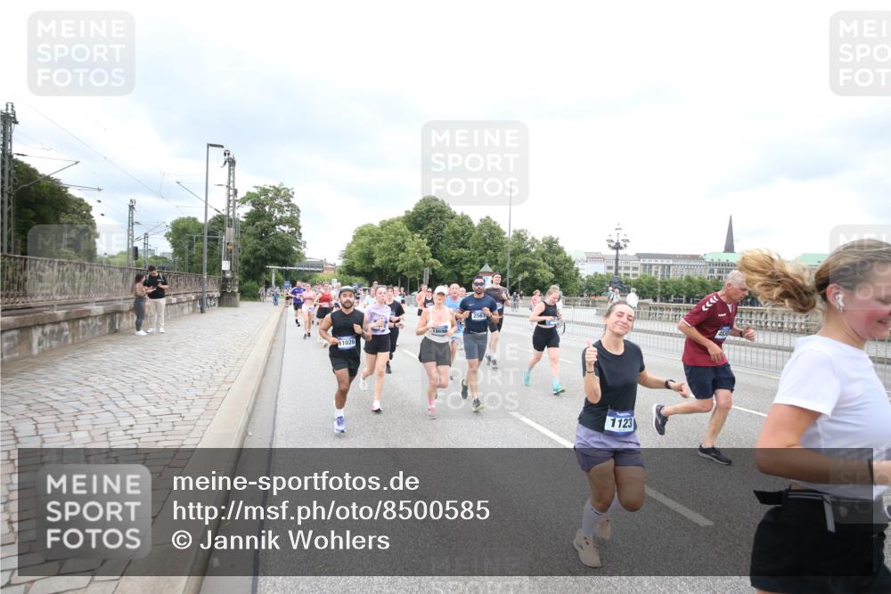 29.06.2025 - hella hamburg halbmarathon Jannik Wohlers http://msf.ph/oto/8500585 29.06.2025 10:57:22 Lombardsbrücke 1123, 1242, 1248, 1265, 2015, 2451, 2567, 2900, 3191, 3385, 3433, 3954, 4059, 4521, 4830, 5632, 5736, 6857, 6916, 7172, 7193, 7720, 8159, 8474, 8708, 8773, 9059, 9233, 9318, 9394, 9496, 9607, 9613, 9840, 10070, 10352, 10461, 10513, 10551, 10578, 10629, 10630, 10912, 11013, 11026, 11193, 11266, 11267, 11377, 11947, 12172, 13131, 13176, 13340, 13882, 14256, 14290, 15288, 15800, 15956, 16082 meine-sportfotos.de