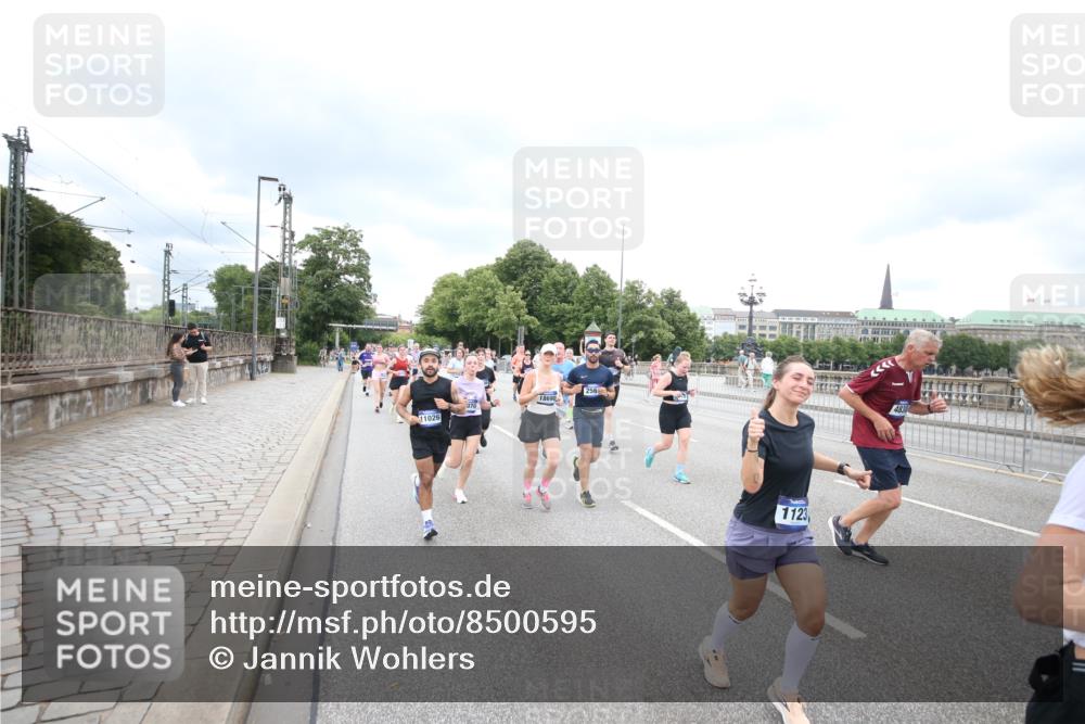 29.06.2025 - hella hamburg halbmarathon Jannik Wohlers http://msf.ph/oto/8500595 29.06.2025 10:57:22 Lombardsbrücke 1123, 1242, 1248, 1265, 2015, 2451, 2567, 2900, 3191, 3385, 3433, 3954, 4059, 4521, 4830, 5632, 5736, 6857, 6916, 7172, 7193, 7720, 8159, 8474, 8708, 8773, 9059, 9233, 9318, 9394, 9496, 9607, 9613, 9840, 10070, 10352, 10461, 10513, 10551, 10578, 10629, 10630, 10912, 11013, 11026, 11193, 11266, 11267, 11377, 11947, 12172, 13131, 13176, 13340, 13882, 14256, 14290, 15288, 15800, 15956, 16082 meine-sportfotos.de